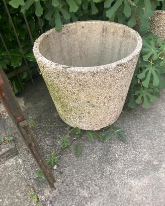 Vaso in cemento molto grande