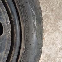 4 Pneumatici invernali 185/55R15 82H con cerchi