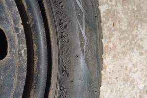 4 Pneumatici invernali 185/55R15 82H con cerchi