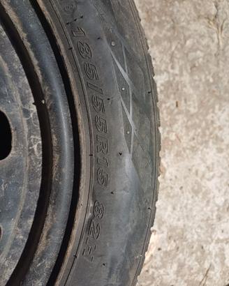 4 Pneumatici invernali 185/55R15 82H con cerchi