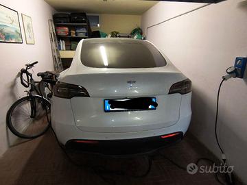 Tesla Model Y Long Range AWD (2022) – Uniproprieta