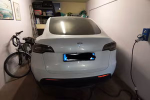 Tesla Model Y Long Range AWD (2022) – Uniproprieta