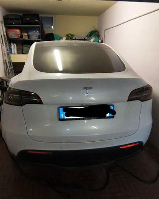 Tesla Model Y Long Range AWD (2022) – Uniproprieta