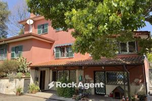 Villa di 431 m² con più di 5 locali e box auto dop