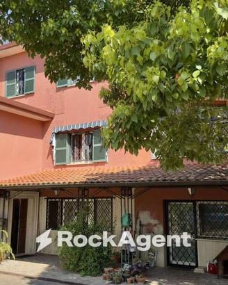 Villa di 431 m² con più di 5 locali e box auto dop