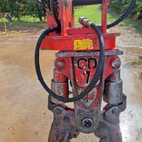 Pinza frantumatrice per escavatore da 130 q.li