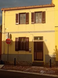 Abitazione su due livelli con giardino