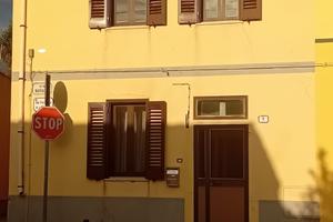 Abitazione su due livelli con giardino