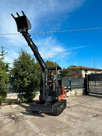 E155 Escavatore 24 q Hinowa VT2500 allargabile