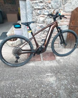 Mountain Bike elettrica focus batteria 700 