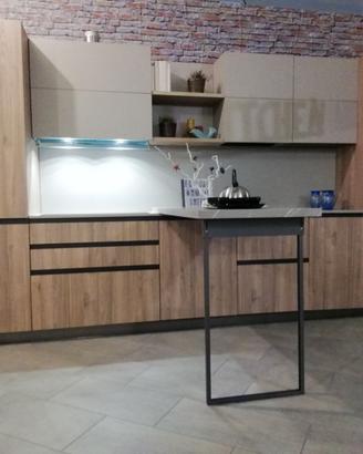 cucina con anta in legno impiallacciato