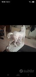 scultura di porcellana  cavallo con puledro 