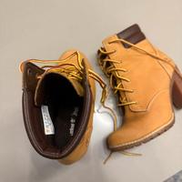 Stivaletto in camoscio da donna