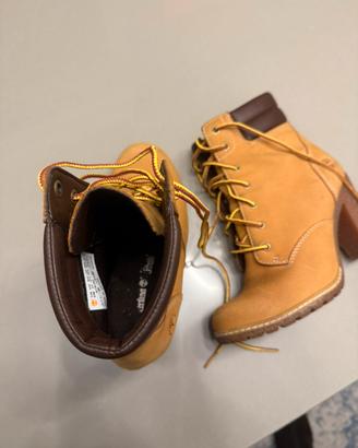 Stivaletto in camoscio da donna