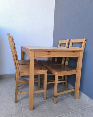 Tavolo e sedie Ikea