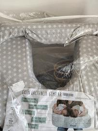 
comodo cuscino per allattamento gemellare,