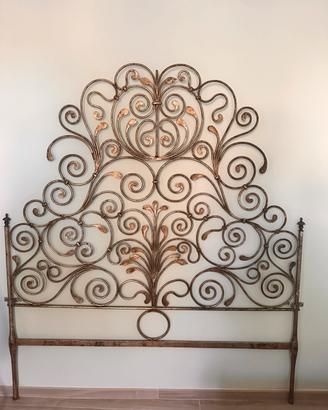 Testiera  letto  Genova XIX sec . In foglia oro