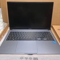 Galaxy book 4  lcd 15.6 16gb nuovo