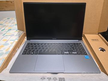 Galaxy book 4  lcd 15.6 16gb nuovo