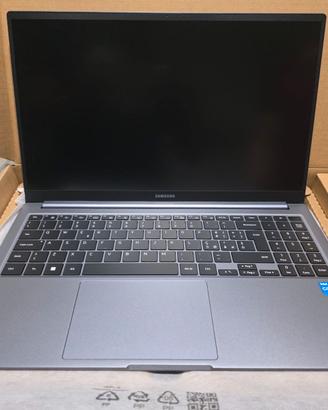 Galaxy book 4  lcd 15.6 16gb nuovo