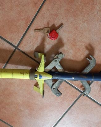Blocca pedali antifurto auto marca BULLOCK ZADI