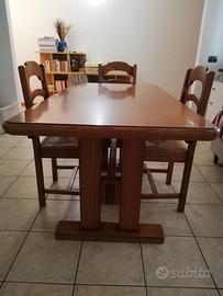 Tavolo in legno massiccio con 4 sedie impagliate