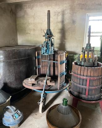 Torchio idraulico per vino