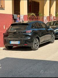 peugeot 208 anno 2022 allestimento GT