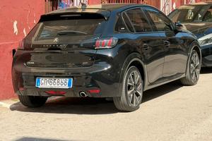 peugeot 208 anno 2022 allestimento GT