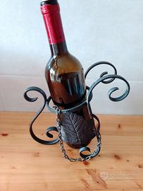 Portabottiglie di vino in ferro battuto vintage