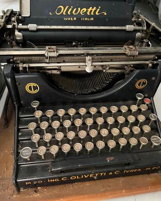 Macchina da scrivere Olivetti