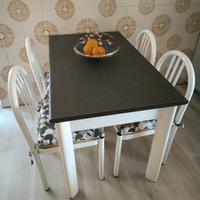 TAVOLO CUCINA PIÙ SEDIE 