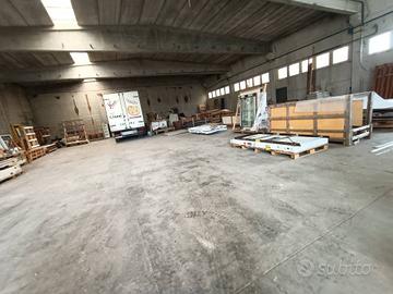 Immobile di 1690 m² con 2 locali a Terni