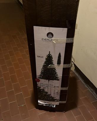 Albero Natale Everlands 210cm Pre-lit LED incluse