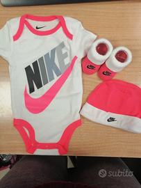 nike set  neonata 