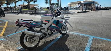 Yamaha fzr 600r 