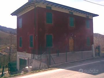 Casa singola indipendente recintata