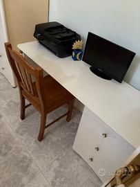 Scrivania bianca 