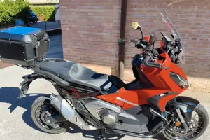 Honda x adv 750
