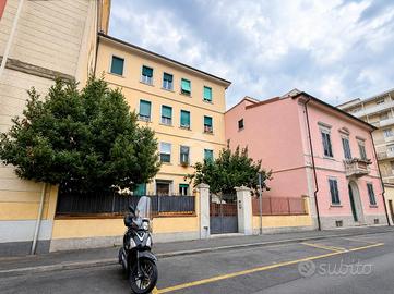 4 LOCALI A LIVORNO