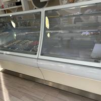 Vetrina per pasticceria