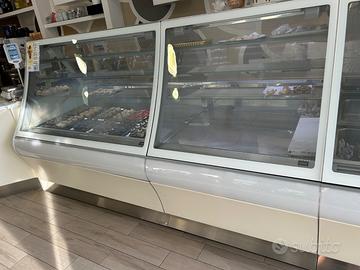 Vetrina per pasticceria