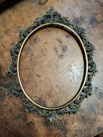 Cornice  ovale in bronzo 