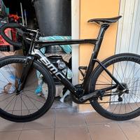 Bici da corsa in carbonio bmc