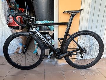Bici da corsa in carbonio bmc