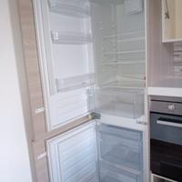 Frigorifero a incasso combinato  indesit