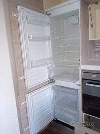 Frigorifero a incasso combinato  indesit
