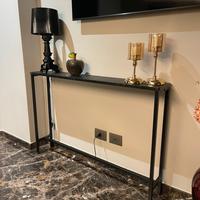 Consolle nera con ripuano effetto marmo