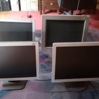 4 Monitor LCD 4:3 Samsung con ingresso VGA