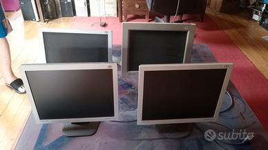 4 Monitor LCD 4:3 Samsung con ingresso VGA
